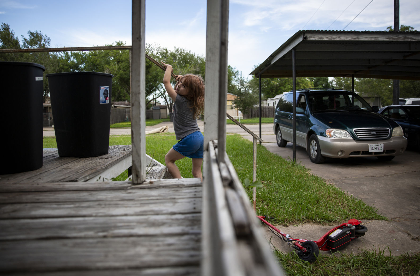 Homeless Victoria mother struggles to keep 7 kids off the street